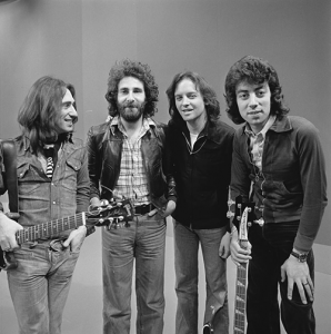 https://commons.wikimedia.org/wiki/File:10CC_-_TopPop_1974_5.png