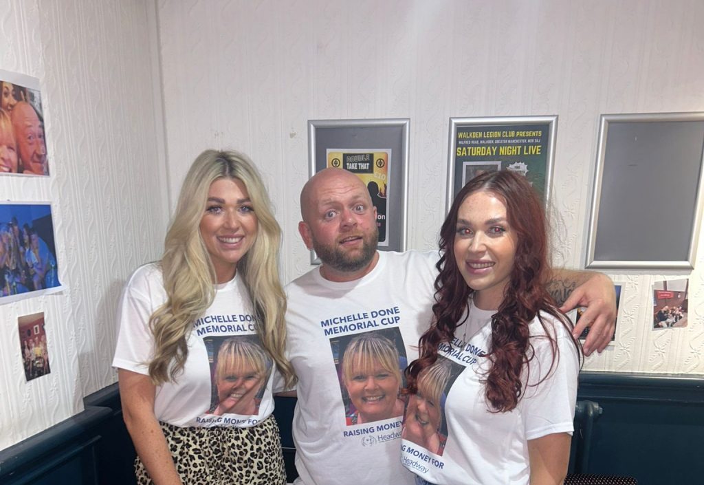 Three siblings from Salford are hosted their second annual fundraiser in Walkden in memory of their mum. 